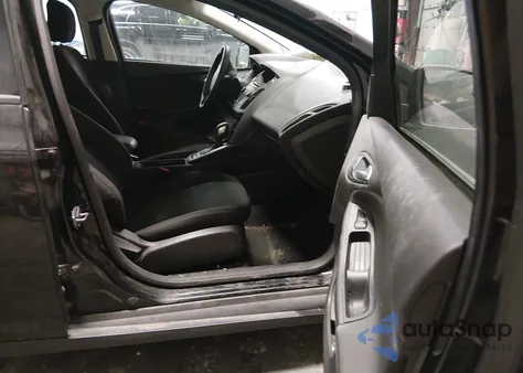 2016 Ford Focus Se z USA, uszkodzony, nr VIN 1FADP3F23GL348042